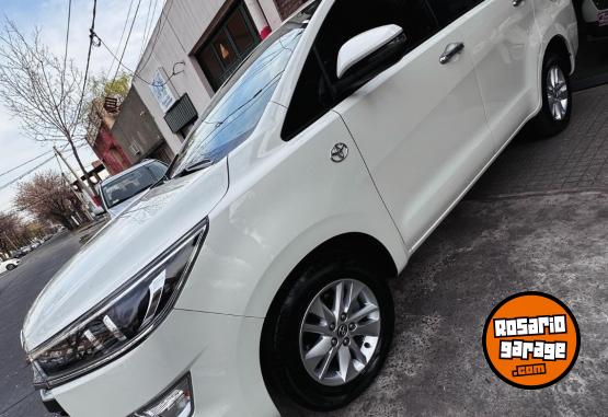 Camionetas - Toyota INNOVA SRV AUT 8 ASIENTOS 2018 Nafta 14000Km - En Venta