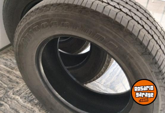 Accesorios para Autos - Vendo 3 neumticos Bridgestone Dueler 265/60 R18 Impecables! - En Venta