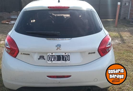 Autos - Peugeot 208 2015 Nafta 144000Km - En Venta