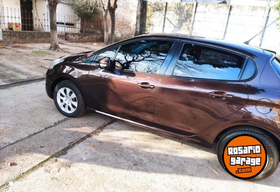 Autos - Peugeot 208 2014 Nafta 98000Km - En Venta