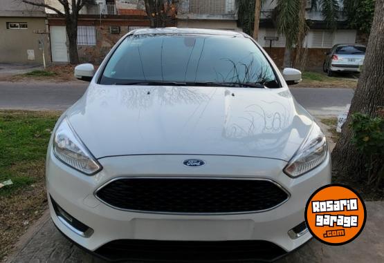 Autos - Ford FOCUS SE PLUS MT 2015 Nafta 101000Km - En Venta