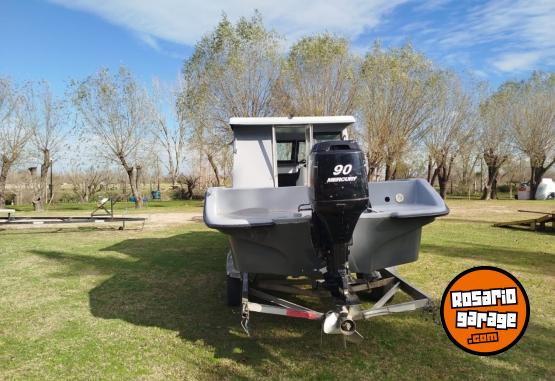 Embarcaciones - Lancha Tracker  cabinado 7m con motor Mercury 90hp - En Venta