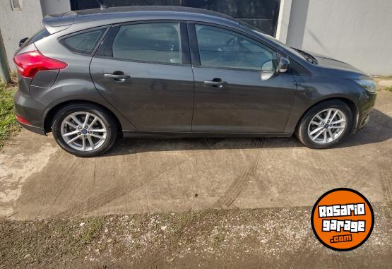 Autos - Ford Focus SE MT. 5 ptas. 2017 Nafta 111111Km - En Venta