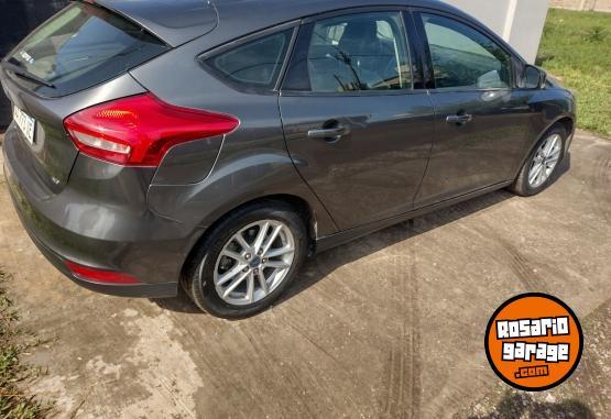 Autos - Ford Focus SE MT. 5 ptas. 2017 Nafta 111111Km - En Venta