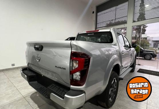 Camionetas - Nissan FRONTIER PLATINUM 4X2 AT 2024 Nafta 0Km - En Venta