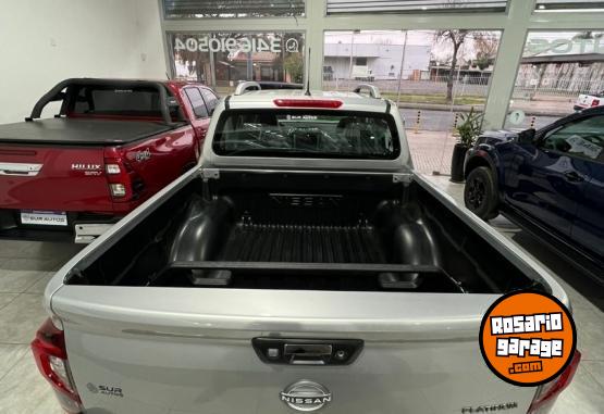 Camionetas - Nissan FRONTIER PLATINUM 4X2 AT 2024 Nafta 0Km - En Venta