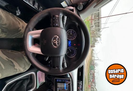 Camionetas - Toyota Hilux SR - 4x4 2018 Diesel 255000Km - En Venta