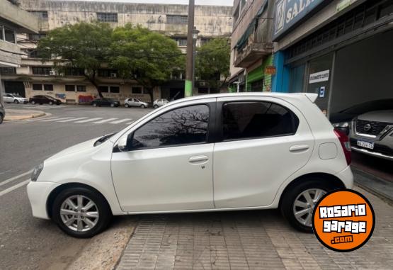 Autos - Toyota Etios Xls 5p 1.5 2017 Nafta 85000Km - En Venta