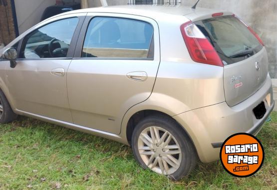 Autos - Fiat PUNTO 1.6 ESSENCE 5 PUERT 2010 GNC 180000Km - En Venta