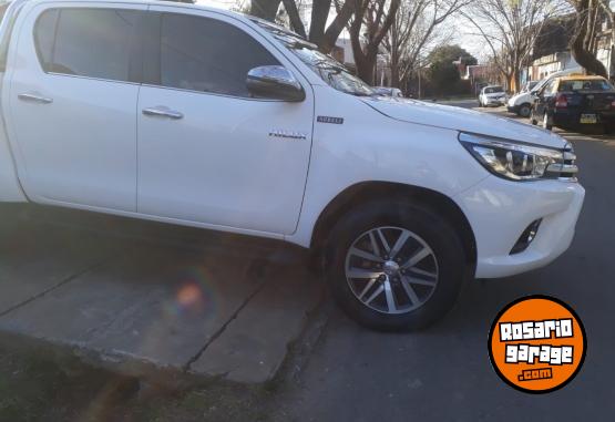 Camionetas - Toyota HILUX SRX AUTOMATICA 4X4 2018 Diesel 27000Km - En Venta