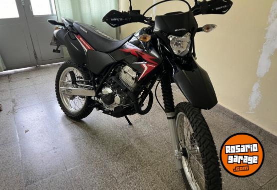 Motos - Honda Tornado 250 2023 Nafta 1400Km - En Venta