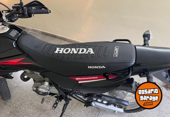 Motos - Honda Tornado 250 2023 Nafta 1400Km - En Venta