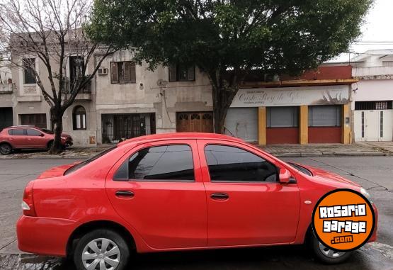 Autos - Toyota Etios 2018 Nafta 80000Km - En Venta