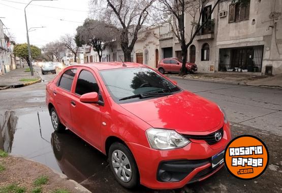 Autos - Toyota Etios 2018 Nafta 80000Km - En Venta