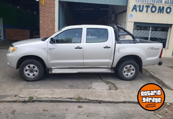 Camionetas - Toyota HILUX 2.5 4X4 TD DX 2008 Diesel 335000Km - En Venta