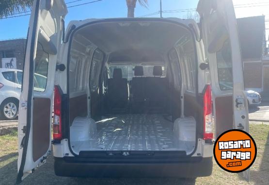 Utilitarios - Toyota Hiace 3A L2H2 2024 Diesel 100Km - En Venta