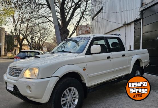 Camionetas - Mitsubishi L200 HP4 4X4 MT DOBLE CAB 2009 Diesel 139000Km - En Venta