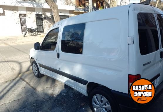 Utilitarios - Peugeot Partner Familiar 7 plazas 2017 Diesel 82000Km - En Venta