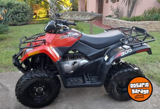 Cuatris y UTVs - Otra marca Artic Cat 300 cc DVX 2015  2570Km - En Venta