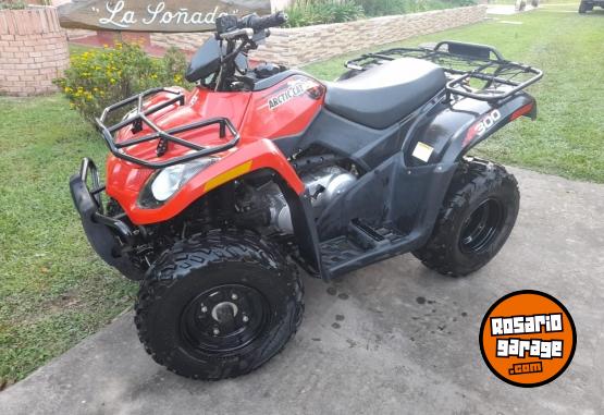 Cuatris y UTVs - Otra marca Artic Cat 300 cc DVX 2015  2570Km - En Venta