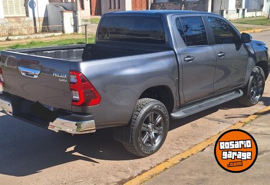 Camionetas - Toyota Hilux SRV 2022 Diesel 13500Km - En Venta