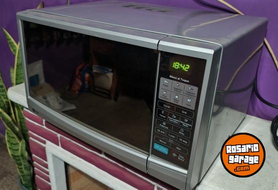 Hogar - Microondas LG 25 litros 800 watts. C/ Grill Impecable...frente espejado. - En Venta