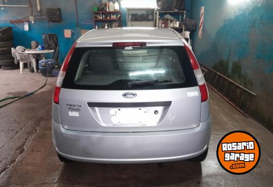 Autos - Ford Fiesta ambiente 2004 Nafta 300000Km - En Venta