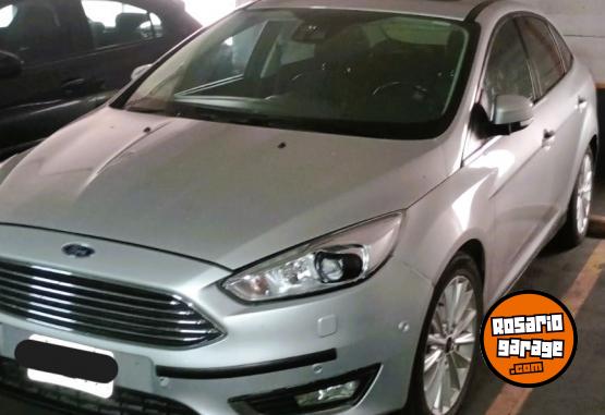 Autos - Ford Focus III Sedan Titanium 2016 Nafta 139500Km - En Venta