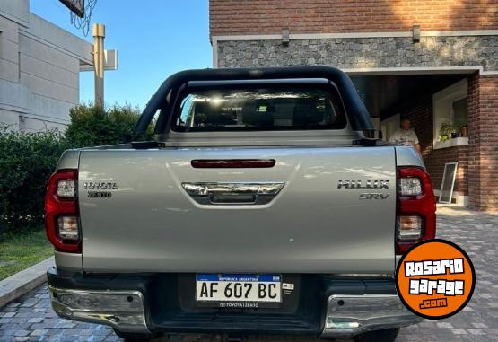 Camionetas - Toyota Hilux SRV 2022 Diesel 91000Km - En Venta