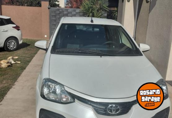 Autos - Toyota etios 2023 Nafta 11000Km - En Venta