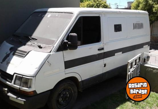 Utilitarios - Renault trafic 1999 Diesel 200000Km - En Venta