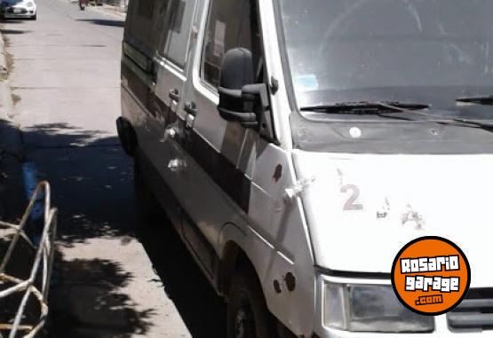 Utilitarios - Renault trafic 1999 Diesel 200000Km - En Venta