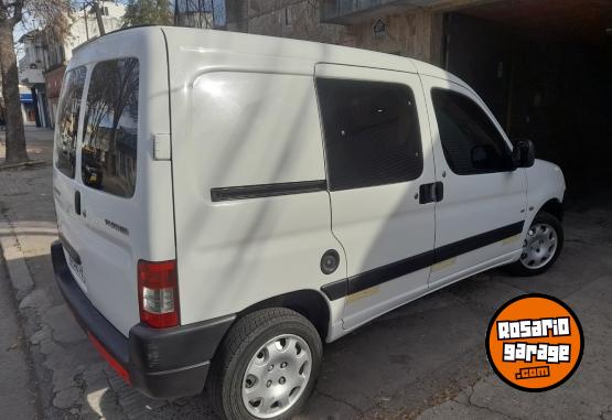 Utilitarios - Peugeot Partner furgn vidriado 2016 Diesel 120000Km - En Venta