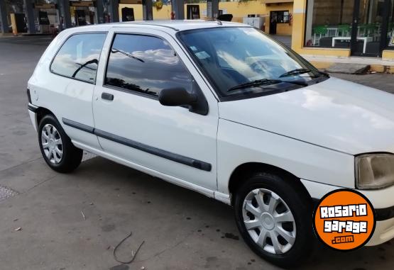 Autos - Renault Clio 1998 Diesel 300000Km - En Venta