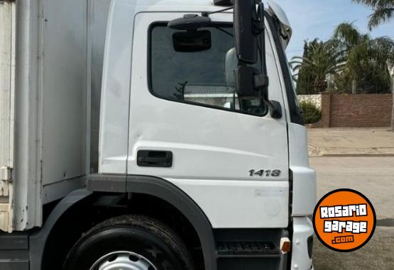 Camiones y Gras - Mb Atego 1418 , Ao 2015 Todo Puertas! - En Venta