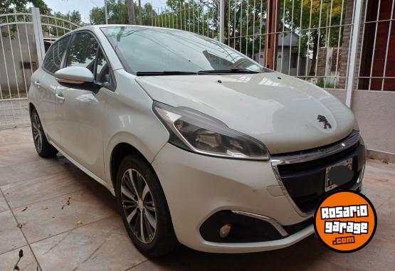 Autos - Peugeot 208 Allure Touch 2016 Nafta 131000Km - En Venta