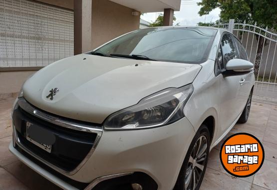 Autos - Peugeot 208 Allure Touch 2016 Nafta 131000Km - En Venta