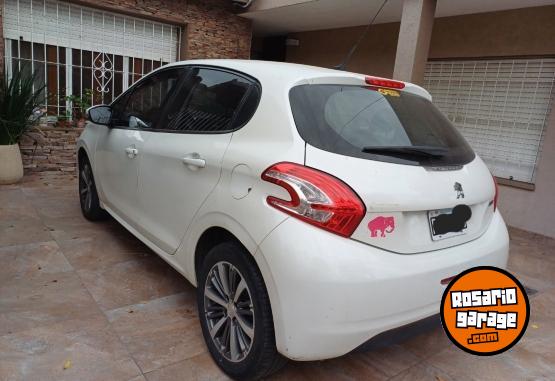 Autos - Peugeot 208 Allure Touch 2016 Nafta 131000Km - En Venta