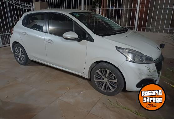 Autos - Peugeot 208 Allure Touch 2016 Nafta 131000Km - En Venta