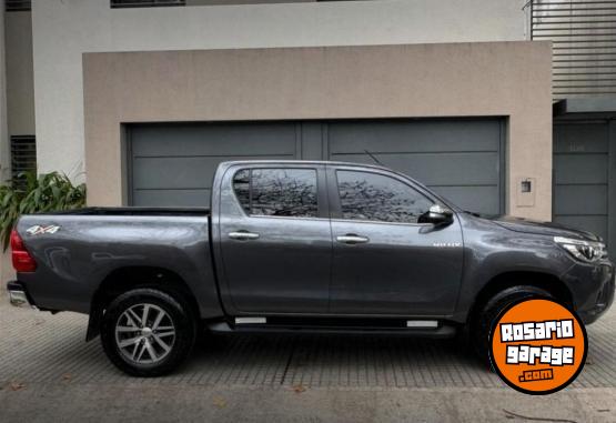 Camionetas - Toyota Hilux SRV 4x4 2017 Diesel 229000Km - En Venta