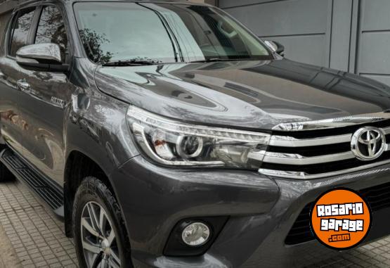 Camionetas - Toyota Hilux SRV 4x4 2017 Diesel 229000Km - En Venta