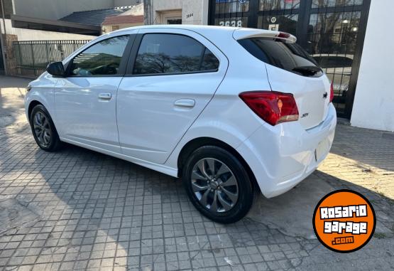 Autos - Chevrolet onix 2023 Nafta 18000Km - En Venta