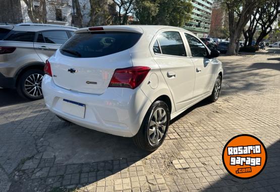 Autos - Chevrolet onix 2023 Nafta 18000Km - En Venta