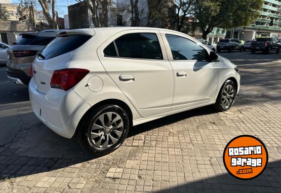 Autos - Chevrolet onix 2023 Nafta 18000Km - En Venta