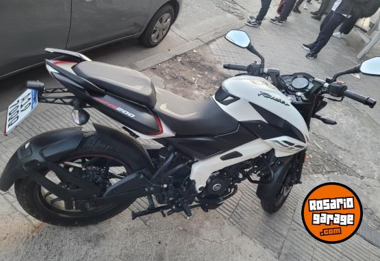 Motos - Bajaj Rouser 2023 Nafta 3700Km - En Venta