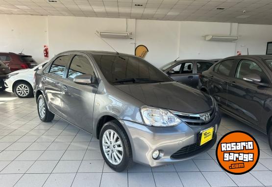 Autos - Toyota Etios XLS 2014 Nafta 100000Km - En Venta