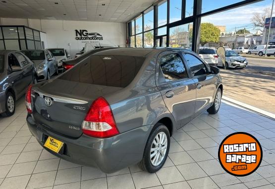 Autos - Toyota Etios XLS 2014 Nafta 100000Km - En Venta