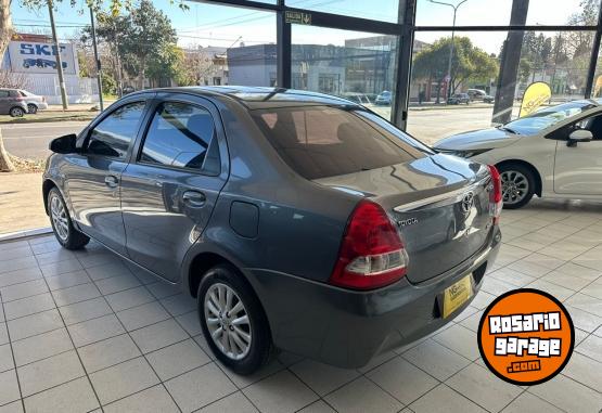 Autos - Toyota Etios XLS 2014 Nafta 100000Km - En Venta