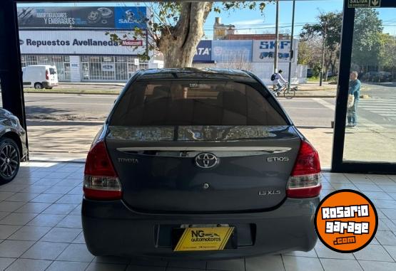 Autos - Toyota Etios XLS 2014 Nafta 100000Km - En Venta