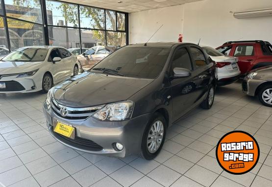 Autos - Toyota Etios XLS 2014 Nafta 100000Km - En Venta